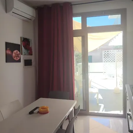 Casa Rubino Castro Mare 公寓 *